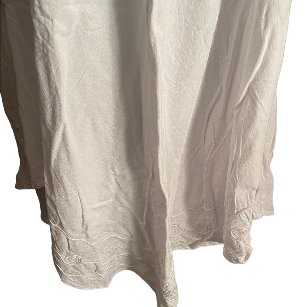 WHiTE SIMPLE COMFORTABLE DRESS.   BL/RD 13.  12603 - Picture 7 of 7